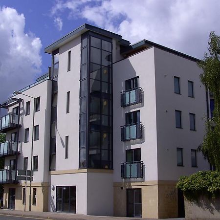 Ashchurch Cheltenham Plaza Apartments מראה חיצוני תמונה