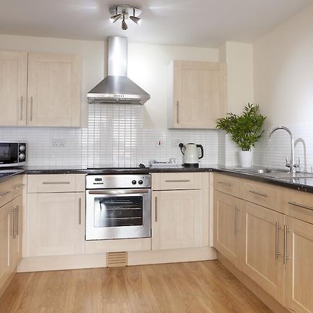 Ashchurch Cheltenham Plaza Apartments מראה חיצוני תמונה