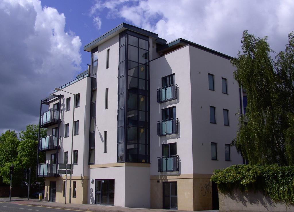 Ashchurch Cheltenham Plaza Apartments מראה חיצוני תמונה