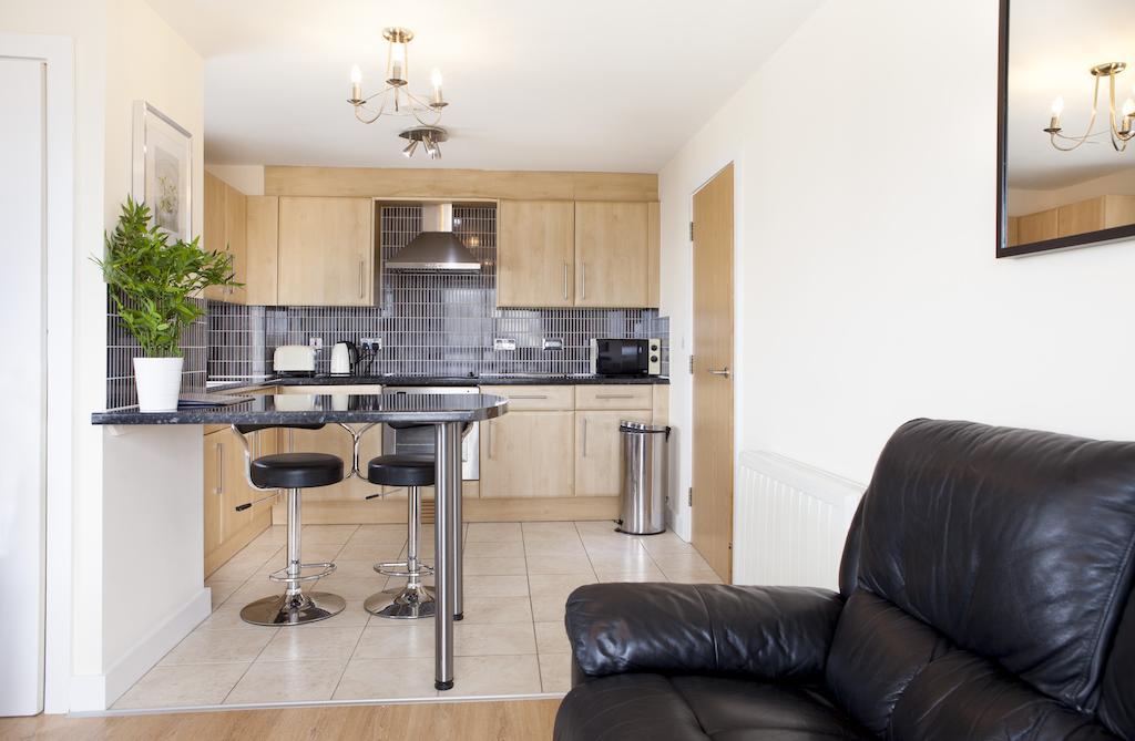 Ashchurch Cheltenham Plaza Apartments מראה חיצוני תמונה