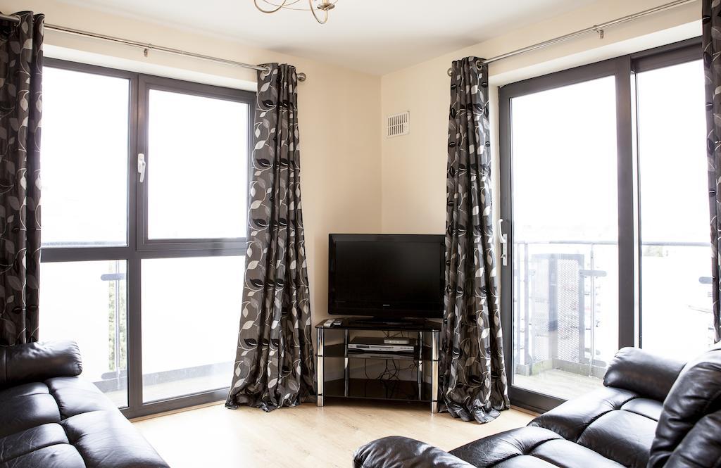 Ashchurch Cheltenham Plaza Apartments מראה חיצוני תמונה