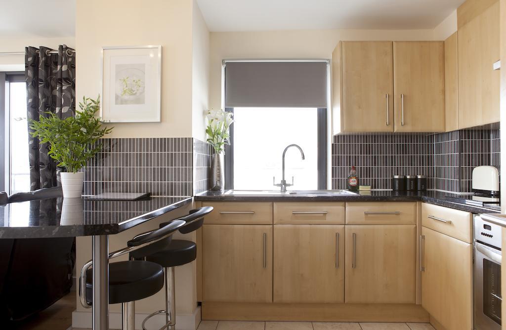 Ashchurch Cheltenham Plaza Apartments מראה חיצוני תמונה