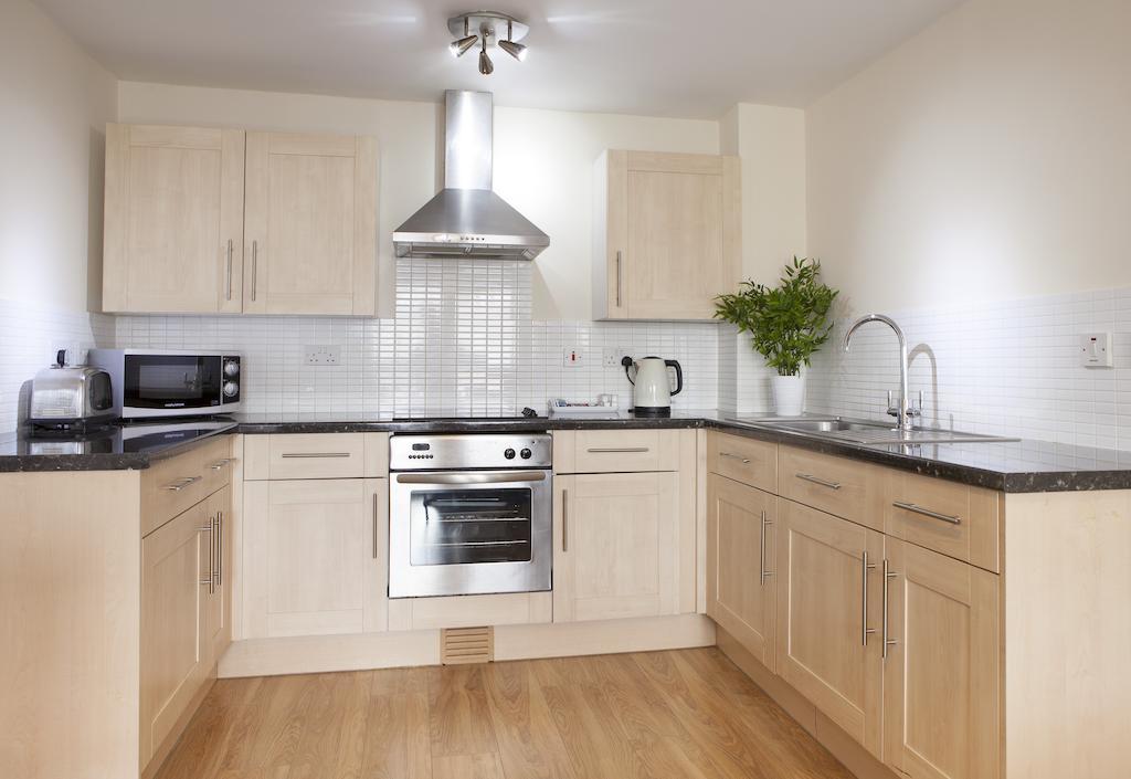 Ashchurch Cheltenham Plaza Apartments מראה חיצוני תמונה