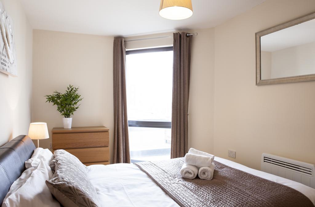 Ashchurch Cheltenham Plaza Apartments מראה חיצוני תמונה