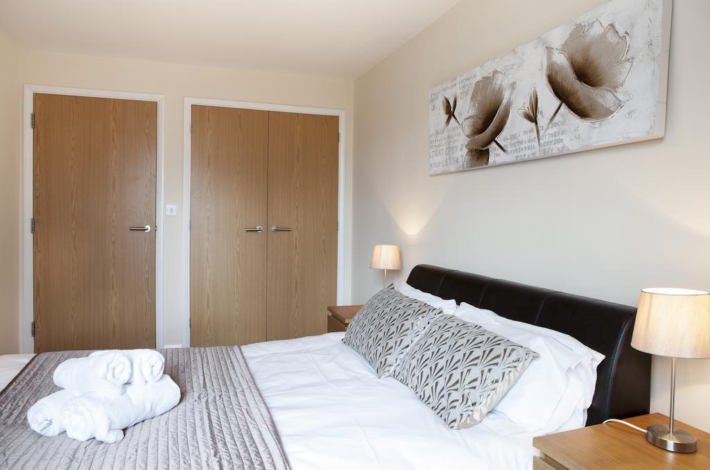 Ashchurch Cheltenham Plaza Apartments מראה חיצוני תמונה