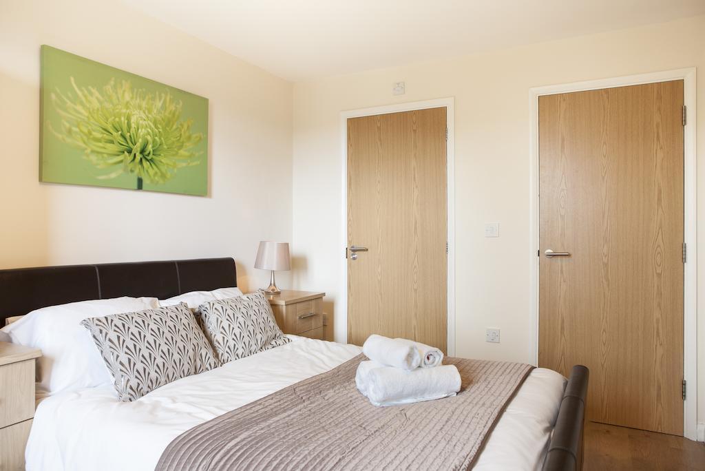 Ashchurch Cheltenham Plaza Apartments מראה חיצוני תמונה