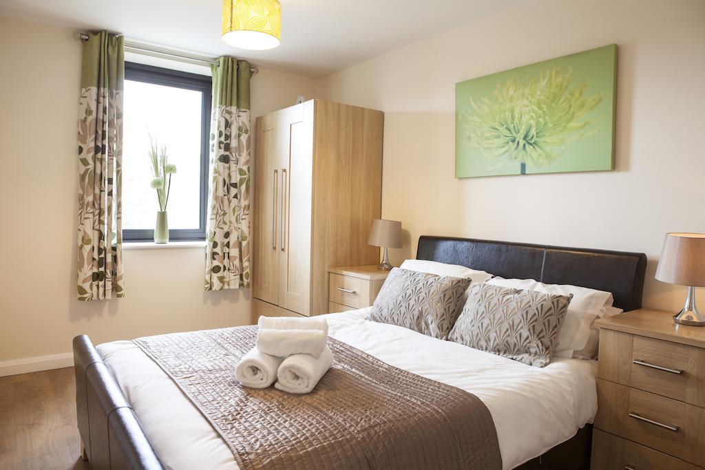 Ashchurch Cheltenham Plaza Apartments מראה חיצוני תמונה