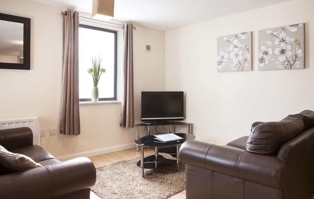 Ashchurch Cheltenham Plaza Apartments מראה חיצוני תמונה