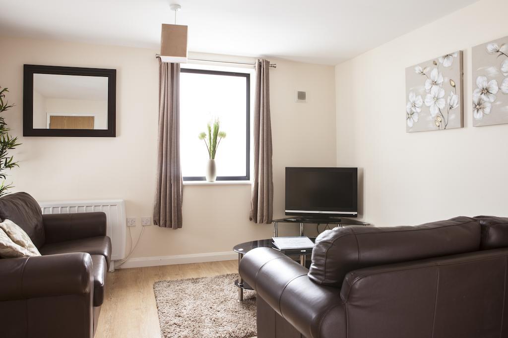 Ashchurch Cheltenham Plaza Apartments מראה חיצוני תמונה