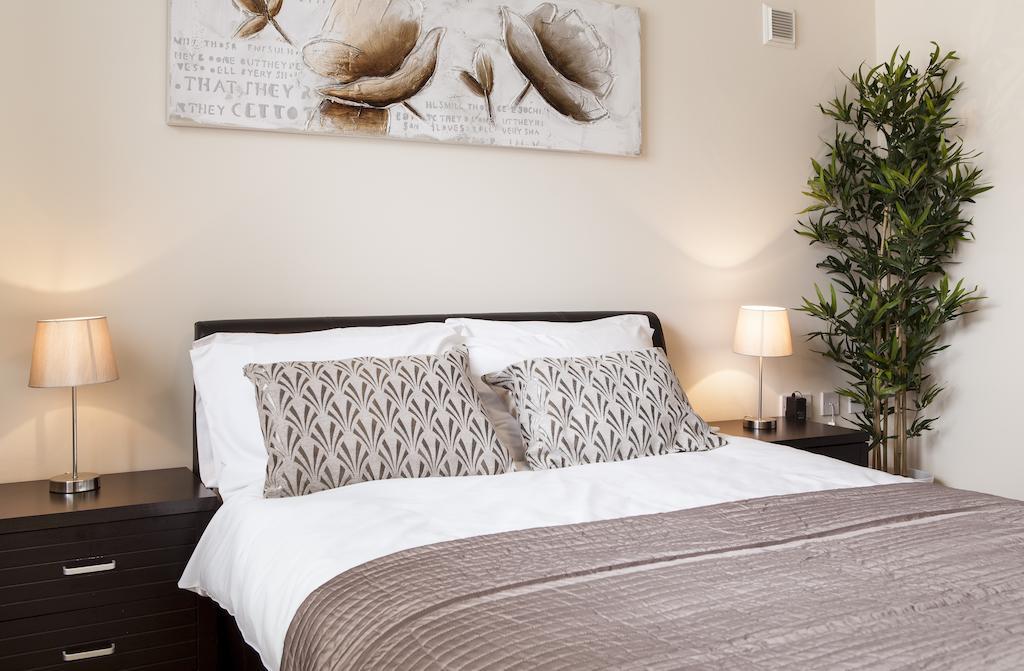 Ashchurch Cheltenham Plaza Apartments מראה חיצוני תמונה