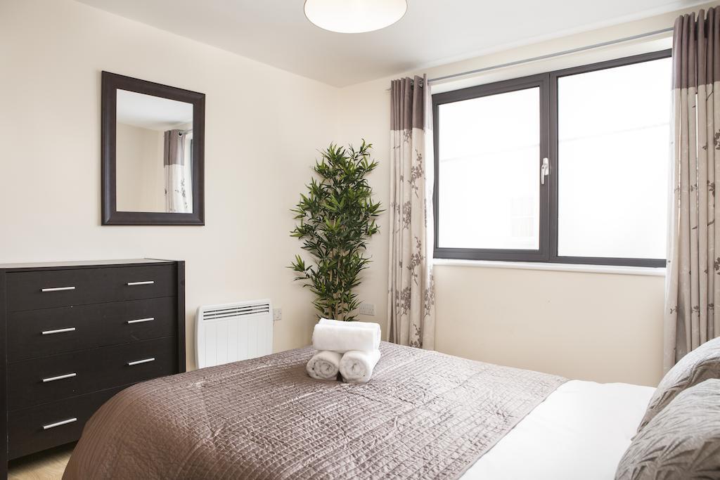 Ashchurch Cheltenham Plaza Apartments מראה חיצוני תמונה