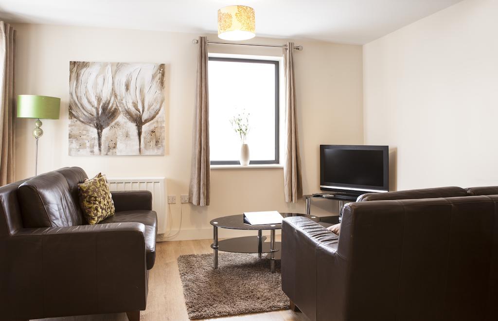 Ashchurch Cheltenham Plaza Apartments חדר תמונה