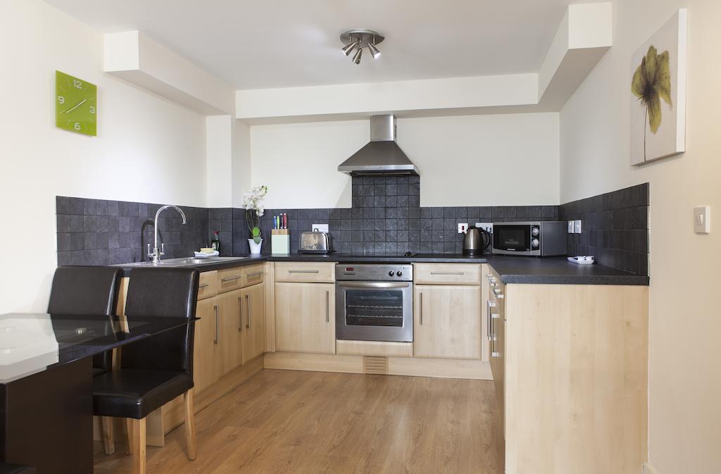Ashchurch Cheltenham Plaza Apartments חדר תמונה