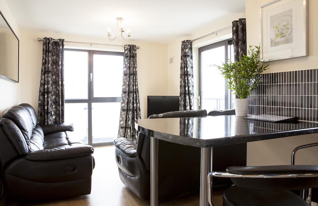Ashchurch Cheltenham Plaza Apartments חדר תמונה