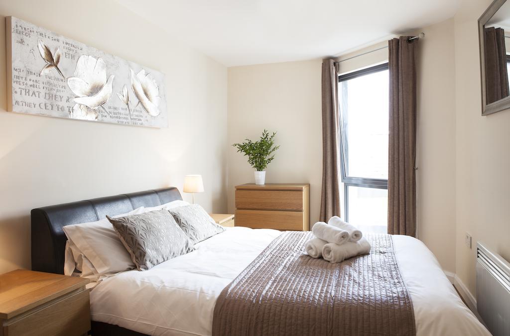 Ashchurch Cheltenham Plaza Apartments חדר תמונה
