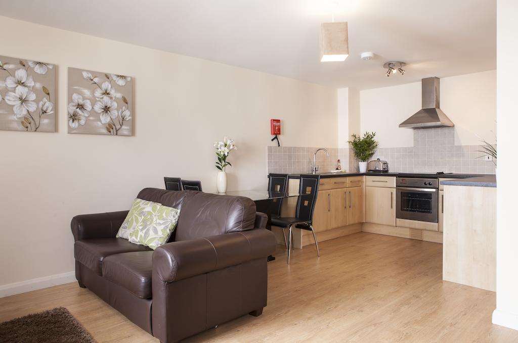 Ashchurch Cheltenham Plaza Apartments חדר תמונה
