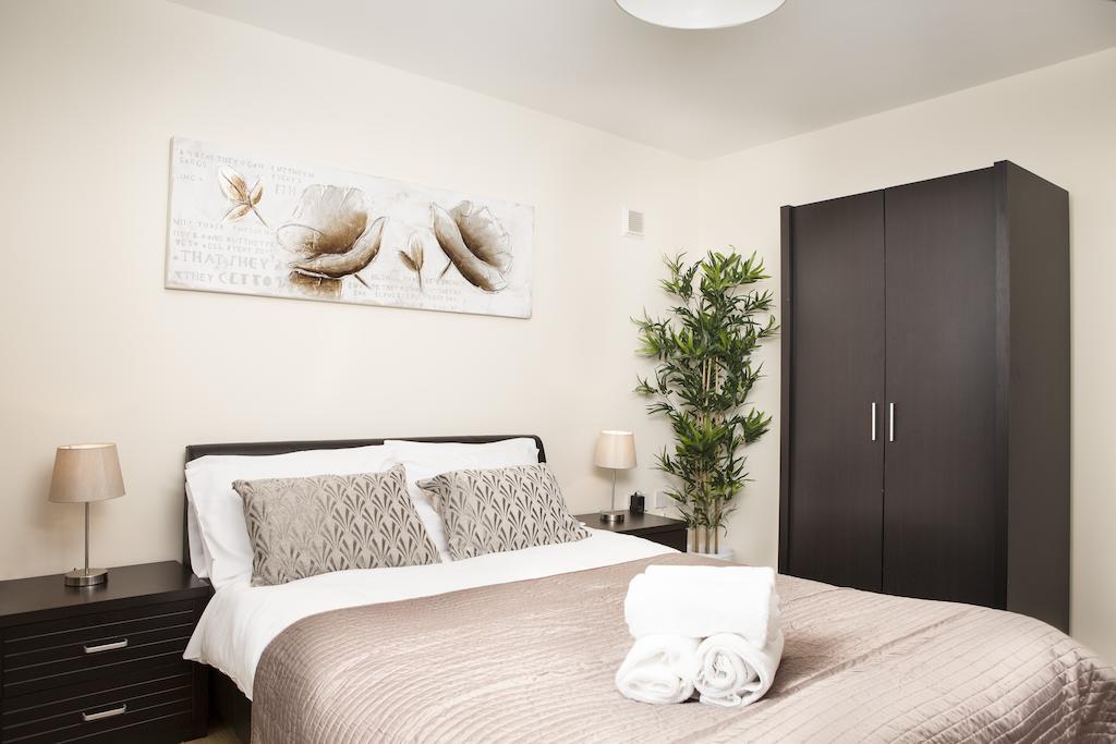 Ashchurch Cheltenham Plaza Apartments חדר תמונה