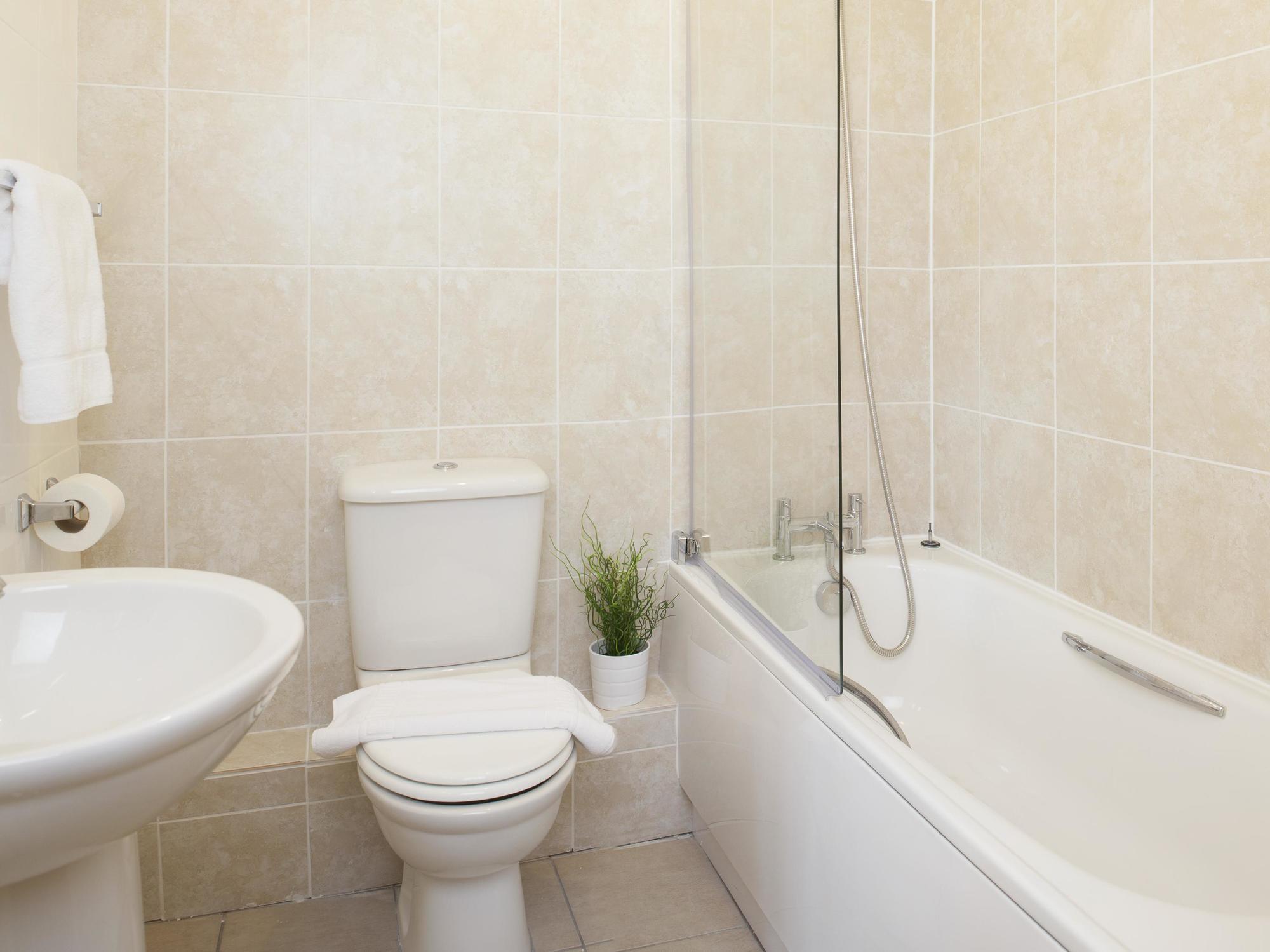Ashchurch Cheltenham Plaza Apartments מראה חיצוני תמונה