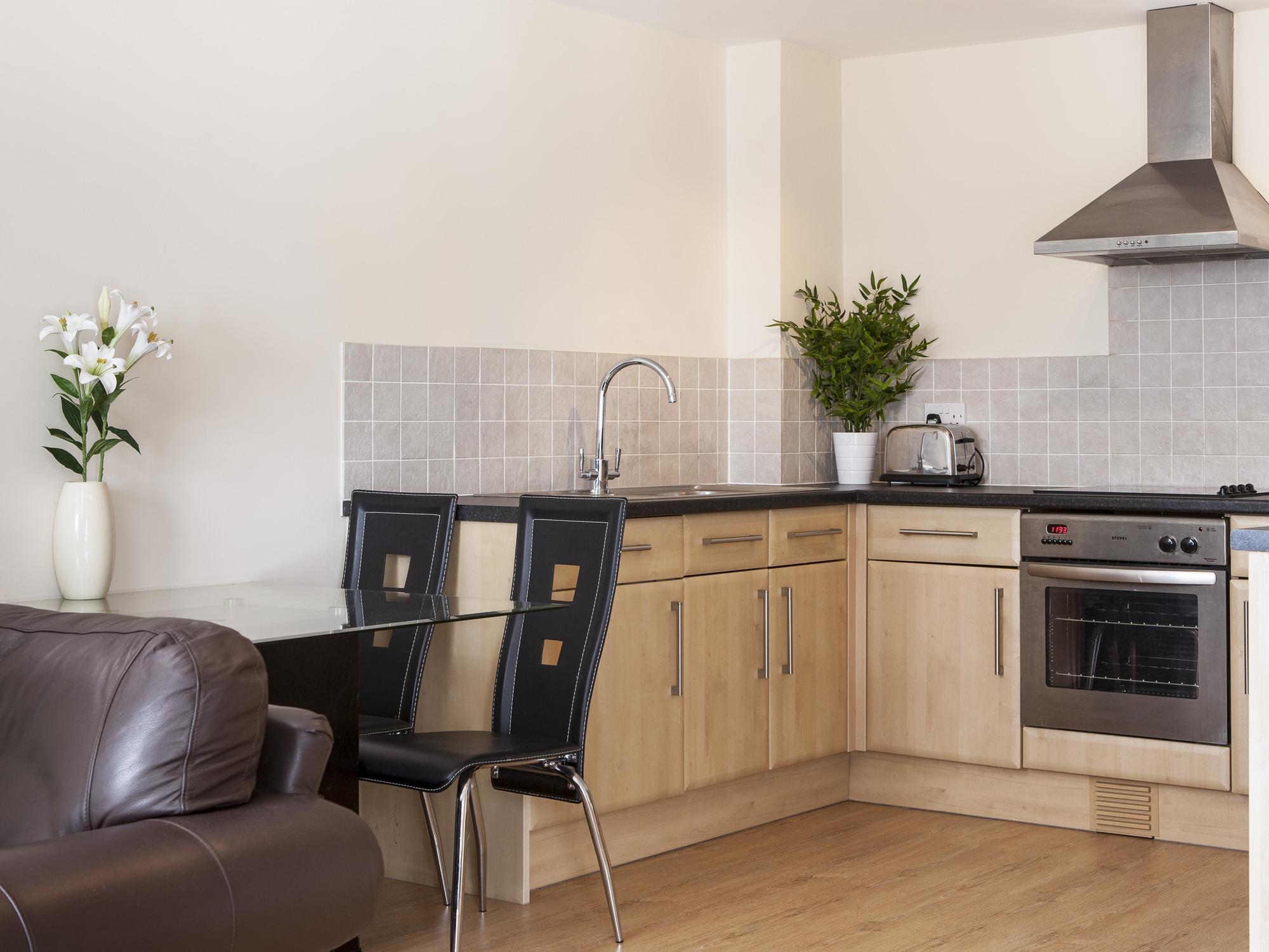 Ashchurch Cheltenham Plaza Apartments מראה חיצוני תמונה